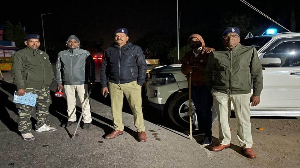 To improve law and order in the district Collector and SP conducted surprise inspection in Mungeli