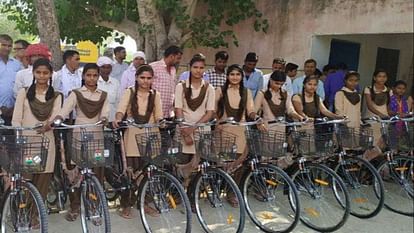 Ujjain News 1725 children of Ujjain have not received bicycles yet
