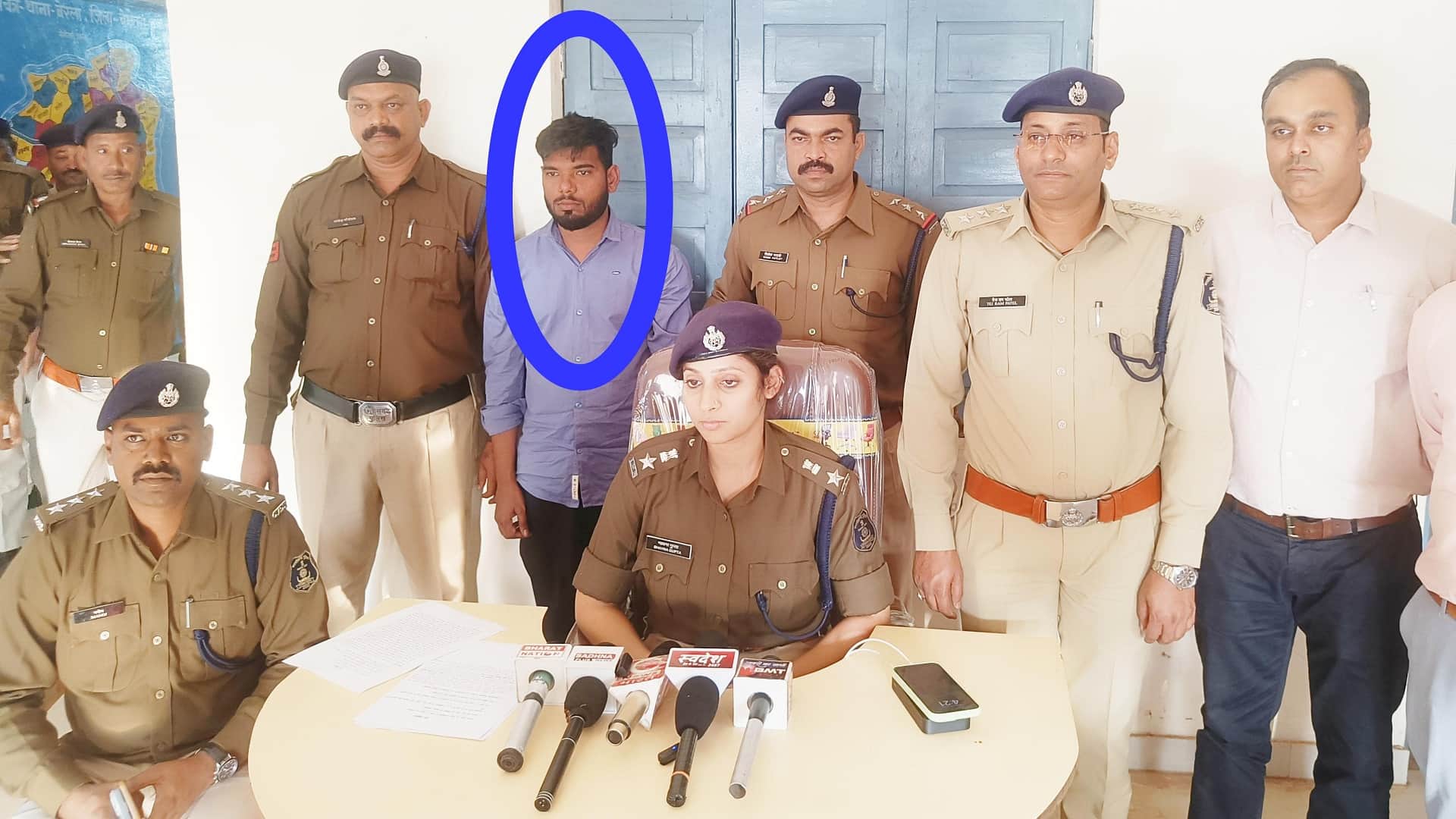 पुलिस की गिरफ्त में आरोपी