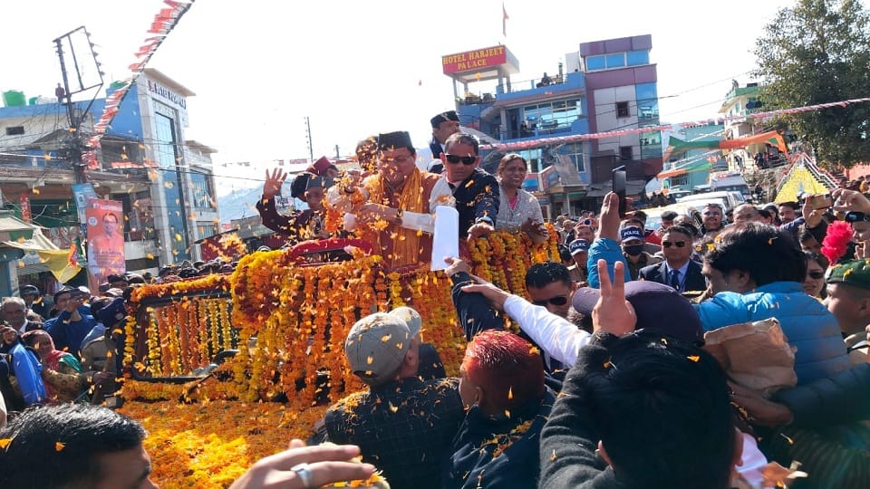 CM Pushkar Singh Dhami welcomed by showering flowers in Pithoragarh