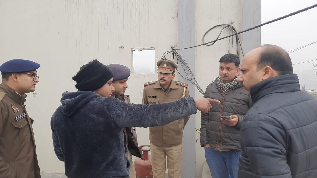Miscreants looted 20 lakh and jewelery from house of timber businessman in Saharanpur
