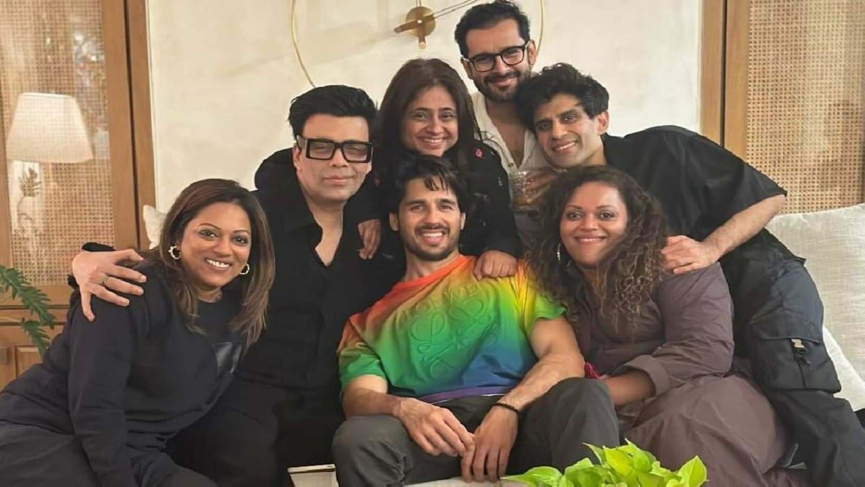 Sidharth Malhotra celebrate 39th Birthday with Karan Johar Shakun Batra and other friends at home photos viral