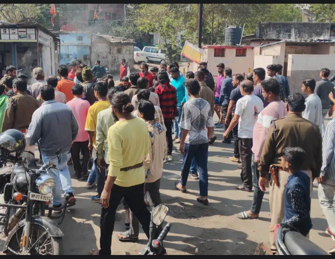 Indore: First there was an altercation over cutting the kite's screw, then knives were used, the young man was