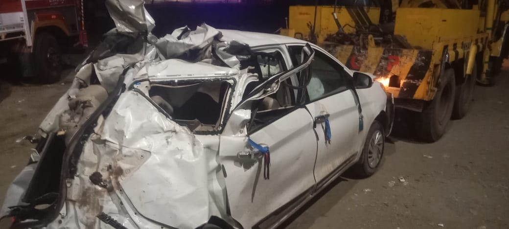 A Major Road Accident In Shivpuri, Speeding Car Rams Into Divider