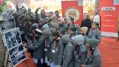 Girls students know the journey of Amar Ujala on 55th foundation day in Bareilly