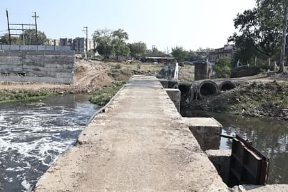 Indore: Sewerage line laid in front, treatment plant built two and a half kilometers behind, how will Shipra b