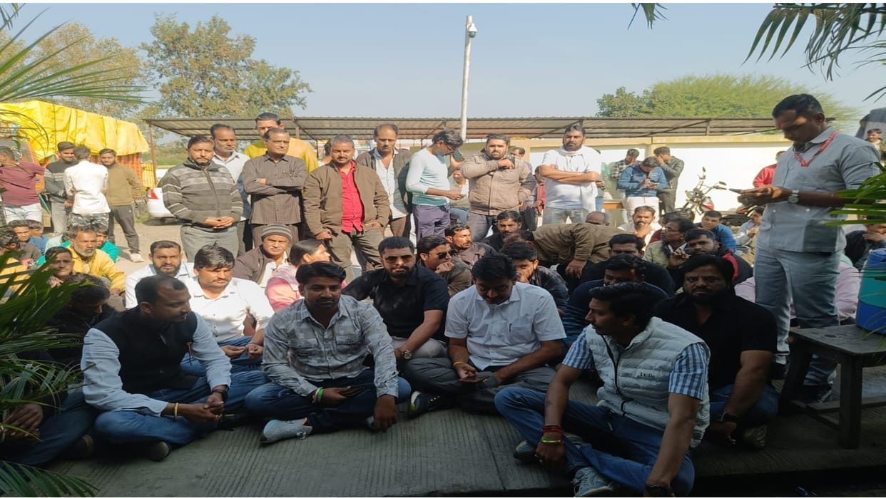 Protest against registration of FIR against Congress worker without investigation