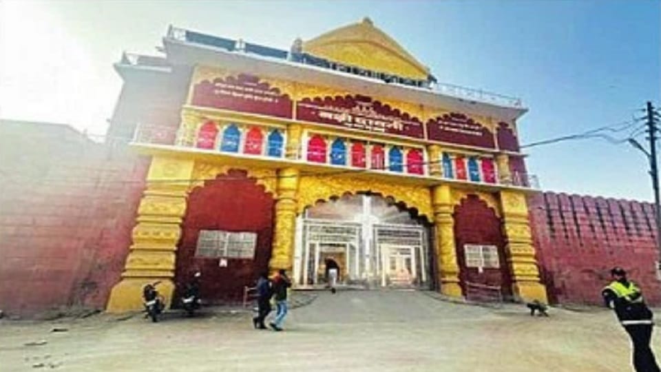 Ayodhya: Raghubar Das's big camp...this is not a soldier's place, it is a place for saints