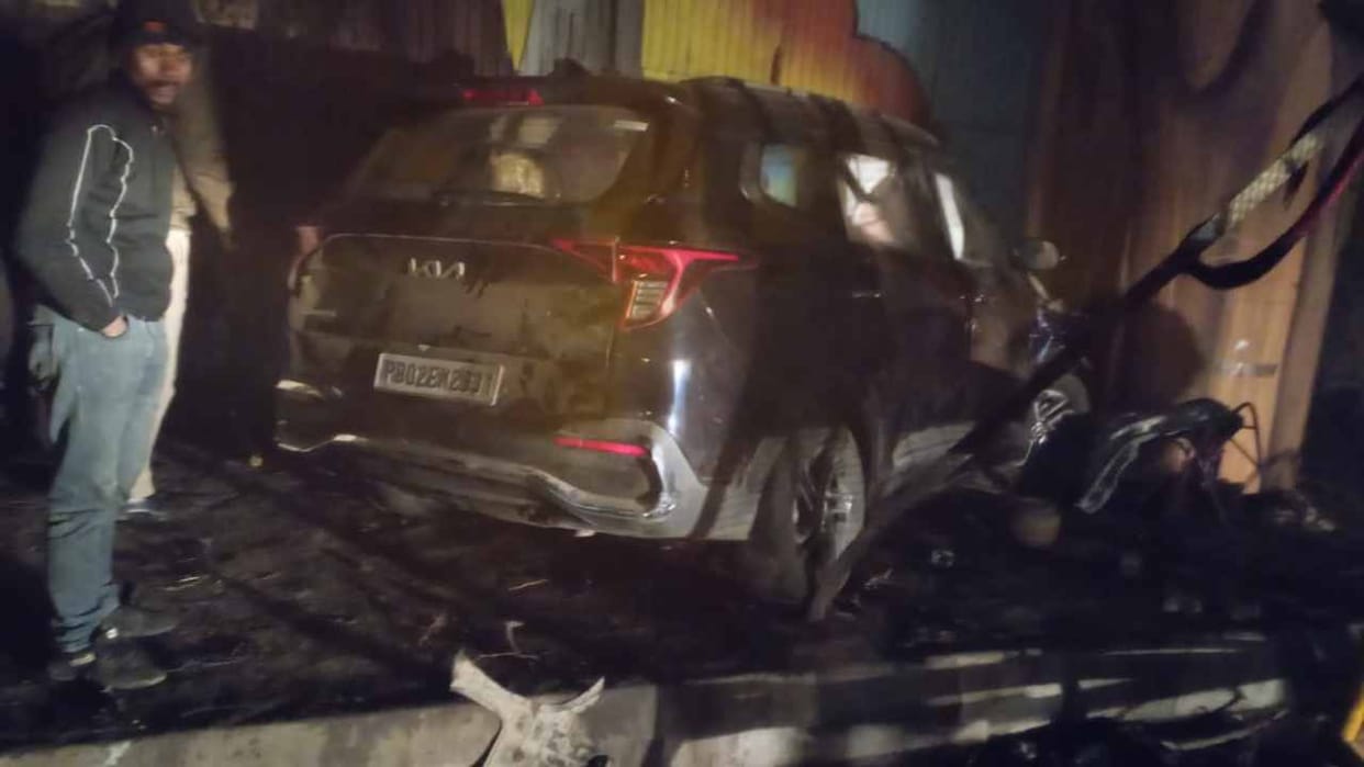 Uncontrolled car crushed three members of a family sleeping on footpath in Bathinda