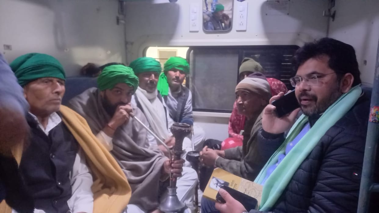 Muzaffarnagar: Railways gathered information on heating by burning fire in Sangam, RPF officer met BKU leader