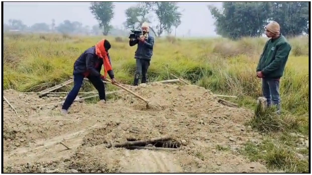 Bihar News : Body taken out of grave after three months, court had given order in Darbhanga.bihar police.