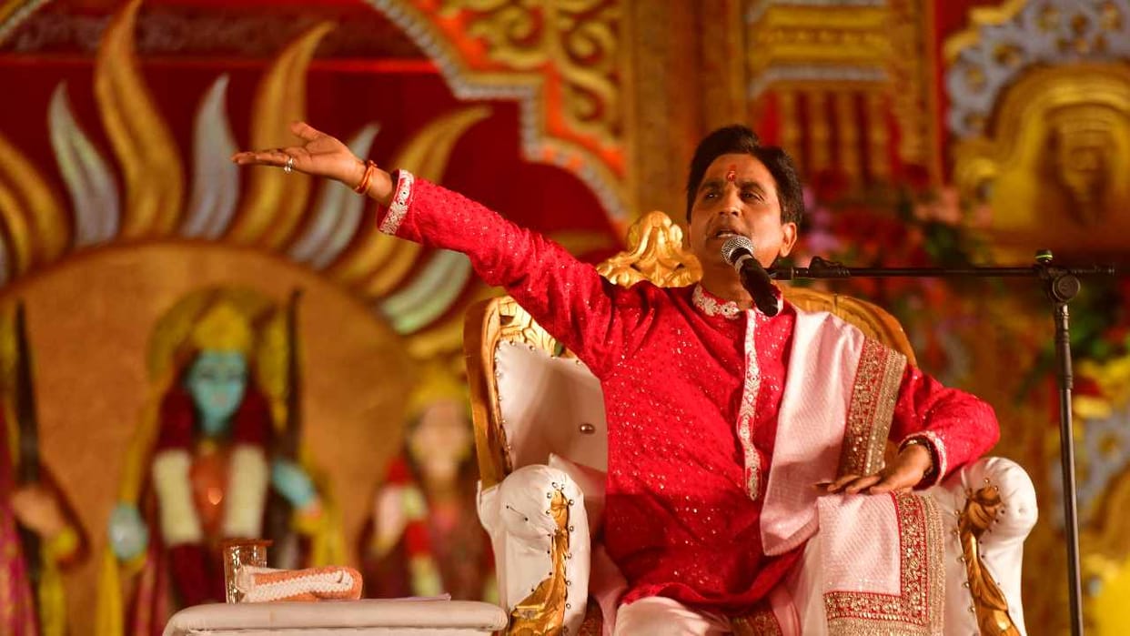 Kumar Vishwas said Never commented on father's words, Shankaracharya is pitamah of Sanatan tradition