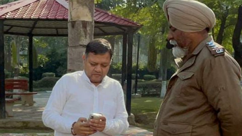 Congress MLA Neeraj Sharma going to throw clothes at Haryana CM residence stopped by Chandigarh Police