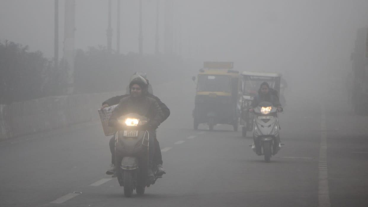 Weather today dense Fog with cold day conditions in Bareilly