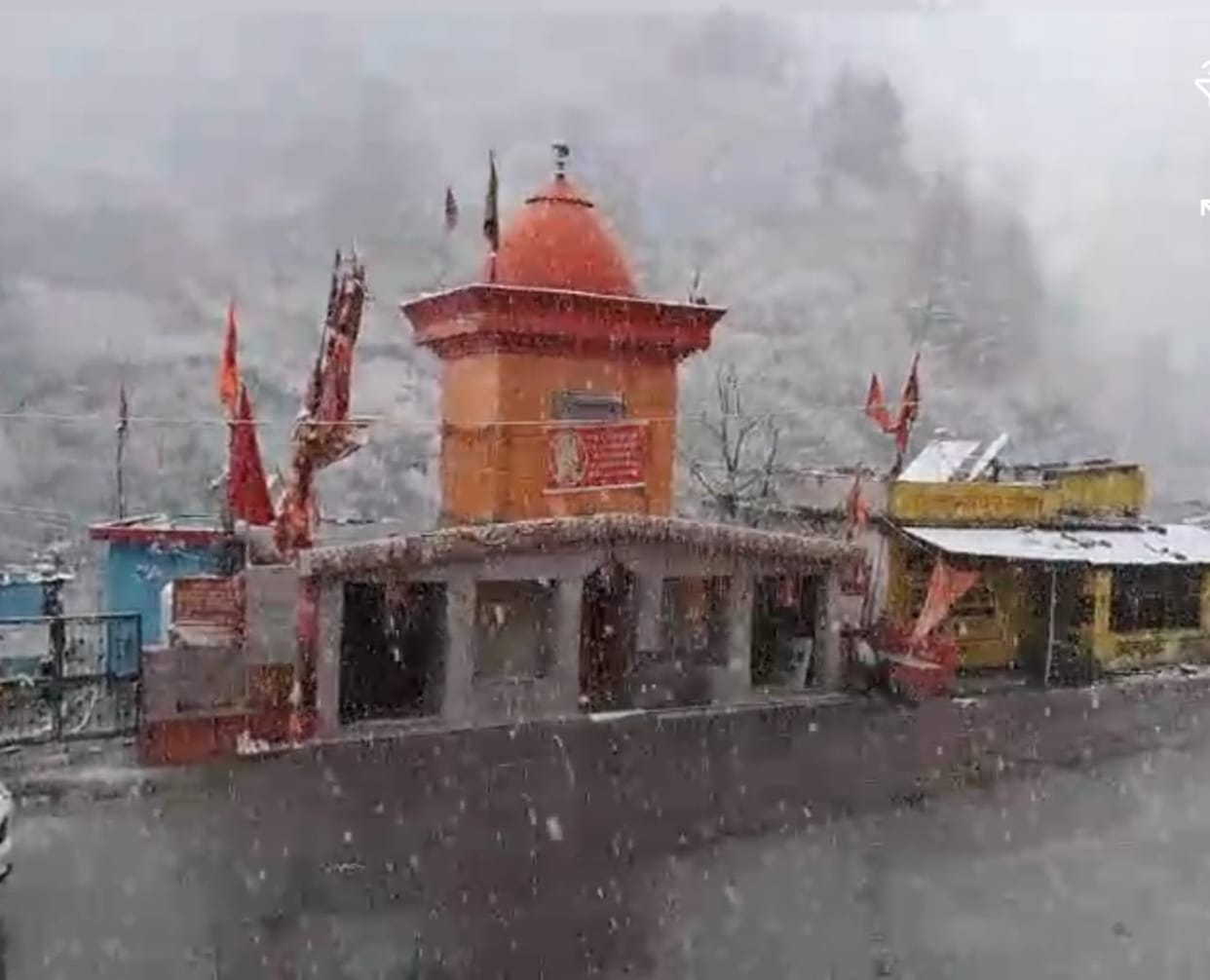 Uttarakhand Weather Forecast Update Today Snowfall on high peaks including Badrinath and Hemkund