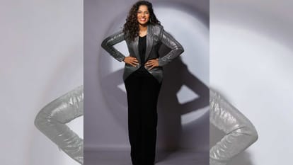 Johnny Lever daughter Jamie Lever is going to debut in Telugu film Aa Okatti Adakku