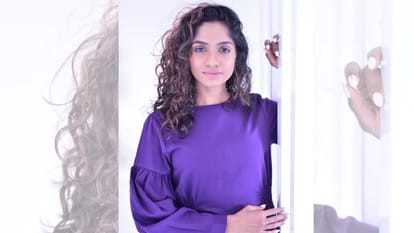 Johnny Lever daughter Jamie Lever is going to debut in Telugu film Aa Okatti Adakku