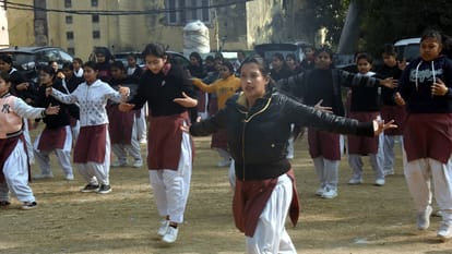 जम्मू: गणतंत्र दिवस पर एमए स्टेडियम की सुरक्षा कड़ी, उपराज्यपाल मनोज सिन्हा लेंगे परेड की सलामी Jammu: Security tightened at MA Stadium on Republic Day lg Manoj Sinha take salute of parade
