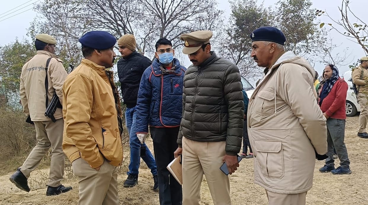 Dead body with a towel tied around its neck was found on the roadside, police said there is a possibility of m