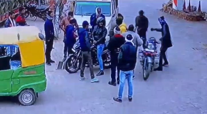 Bullies beat up the attendant in the petrol pump in Hamirpur, he was beaten to death with a hockey stick