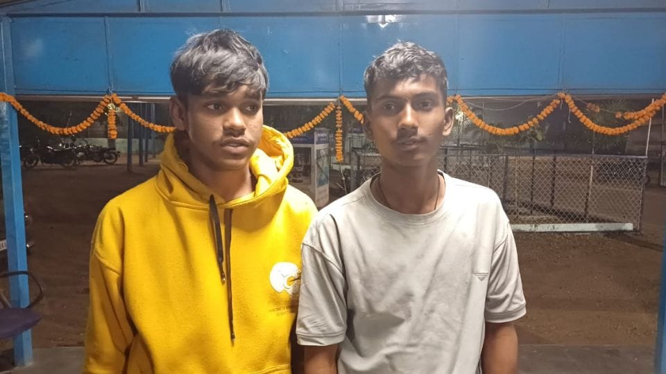 miscreants snatched young man mobile at petrol pump in in Korba