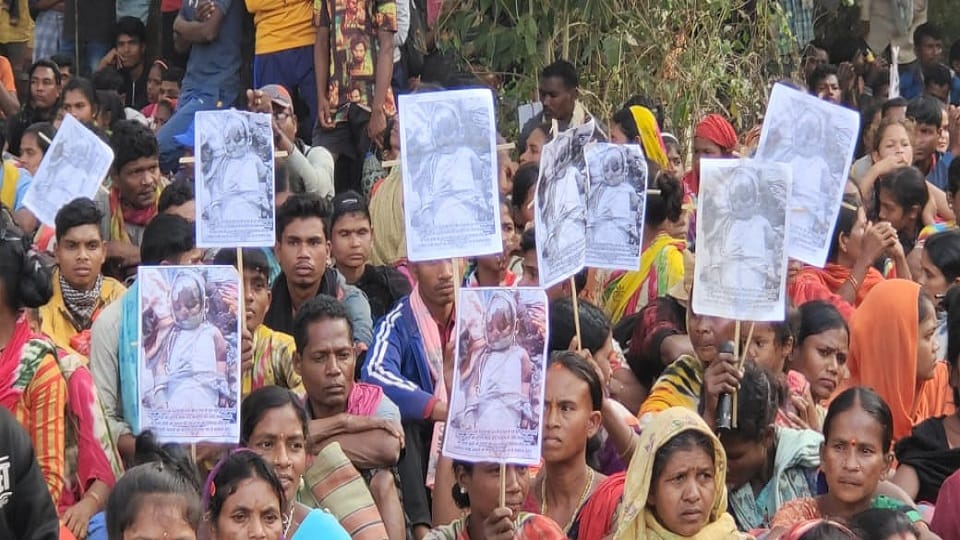 Fight for justice for Mangli villagers took out a rally police blocked the way in Bijapur