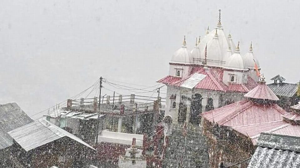 Uttarakhand Weather Update Today Snowfall in char dham and Auli after Long Time Photos