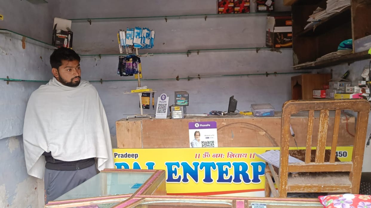 Miscreants stole cash and mobile phones from a shop in Partapur of Meerut