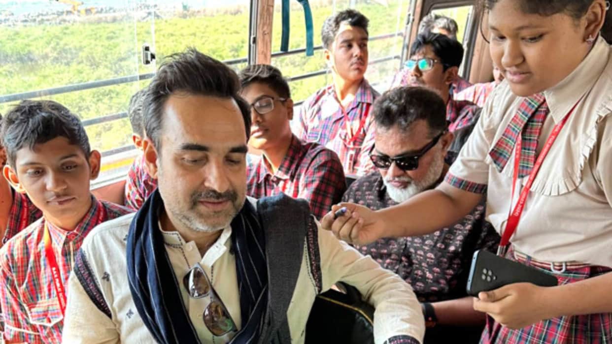 Before the release of Main Atal Hoon Pankaj Tripathi was seen with school children visited Atal Setu