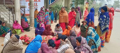 Nalanda: प्रसूता की मौत के बाद हंगामा, इलाज में लापरवाही का आरोप, अस्पताल छोड़ फरार हुए कर्मी व संचालक After the death of the pregnant woman family members created a ruckus