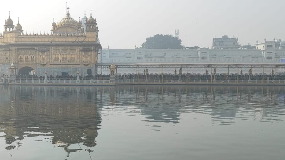 More than two lakh tourists gathered in Amritsar on Long Weekend
