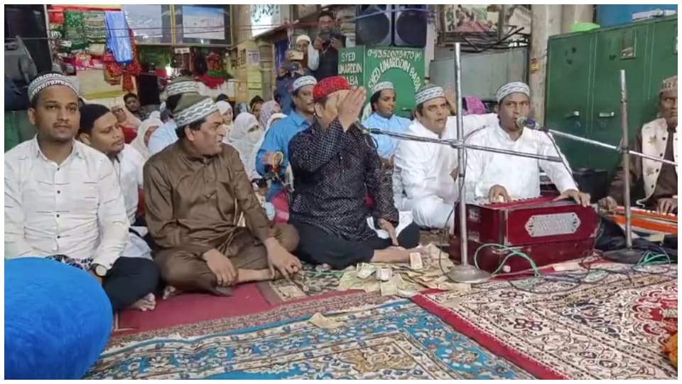 Qawwali continued till late night in the Dargah of Ajmer Khwaja Garib Nawaz