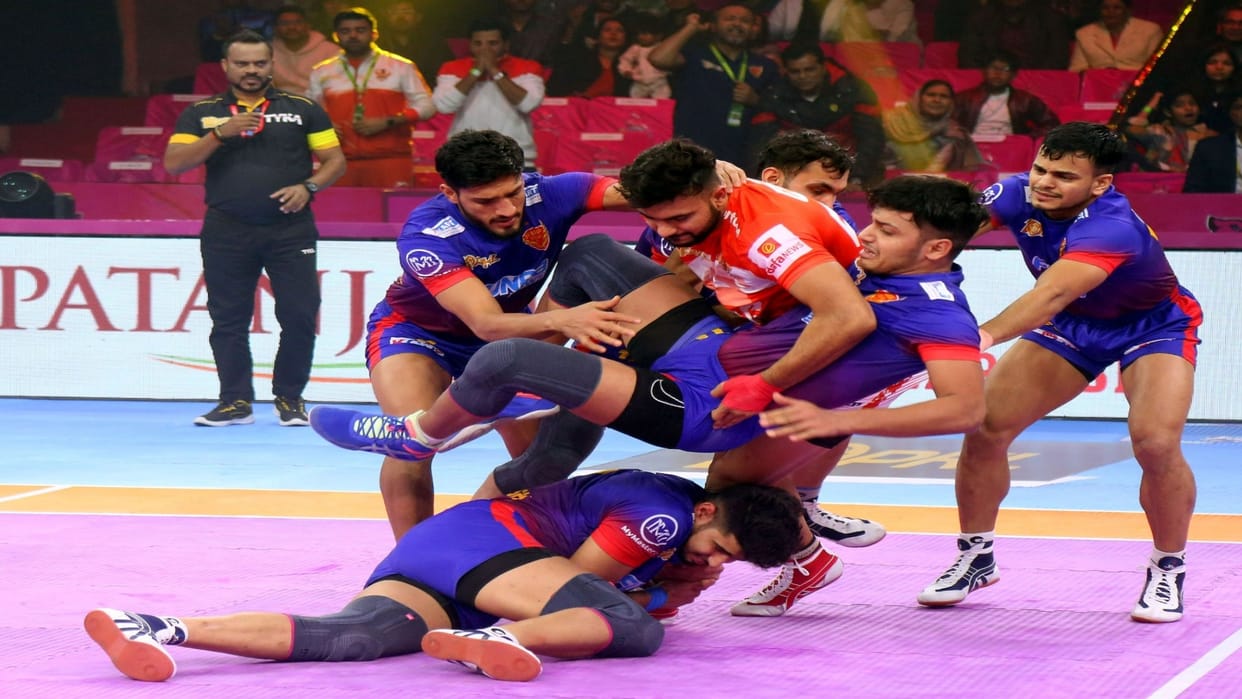 Pro Kabaddi 2023-24 Nabibaksh leads Gujarat Giants to victory in the final raid in Jaipur
