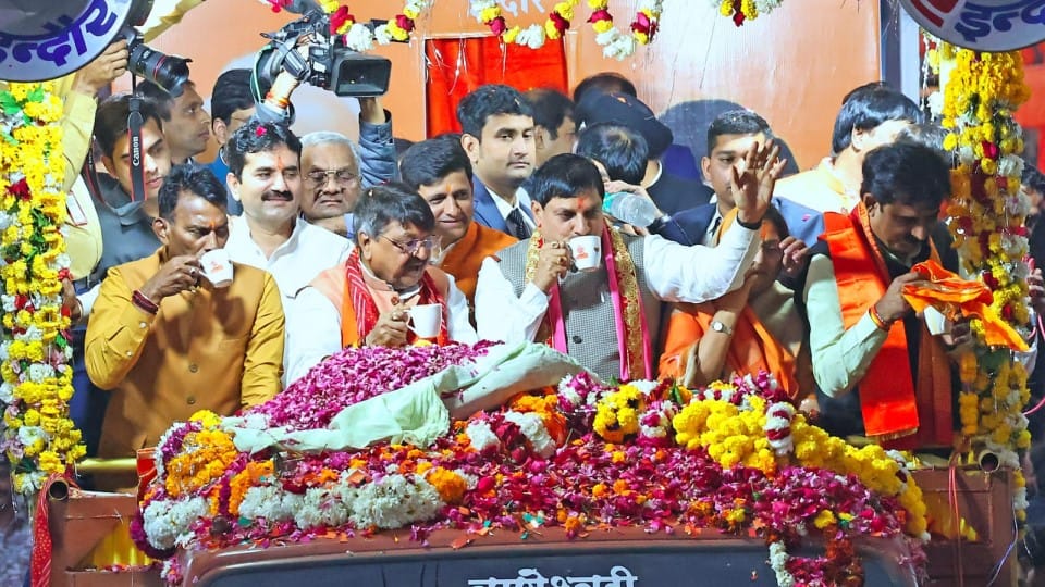 cm mohan yadav road show indore jan abhar yatra