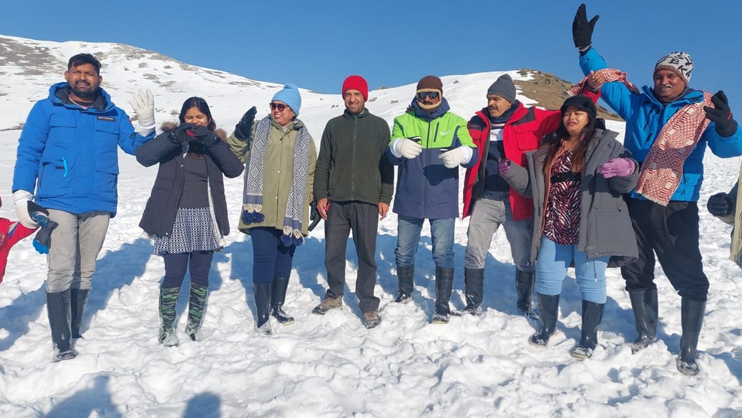 Jammu Kashmir: Snow drought in Gulmarg Now Sinthan Top becomes new destination for tourists