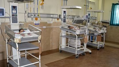 Newborn dies due to lack of treatment in women hospital budaun