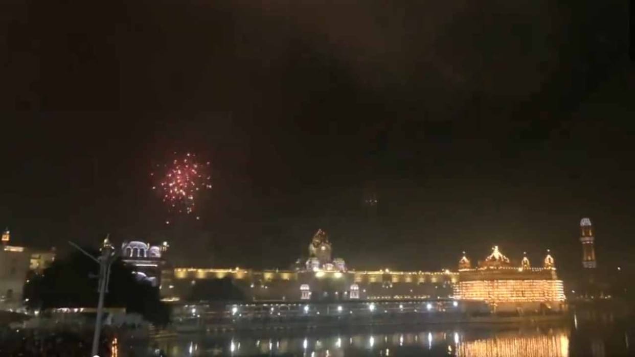Firecracks adorn sky over the Sri Harmandir Sahib on the occasion of Sri Guru Gobind Singh ji Prakash Parv