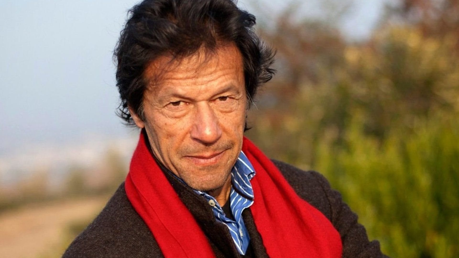 the former prime minister of pakistan imran khan came office by helicopter daily and live in luxury bunglow