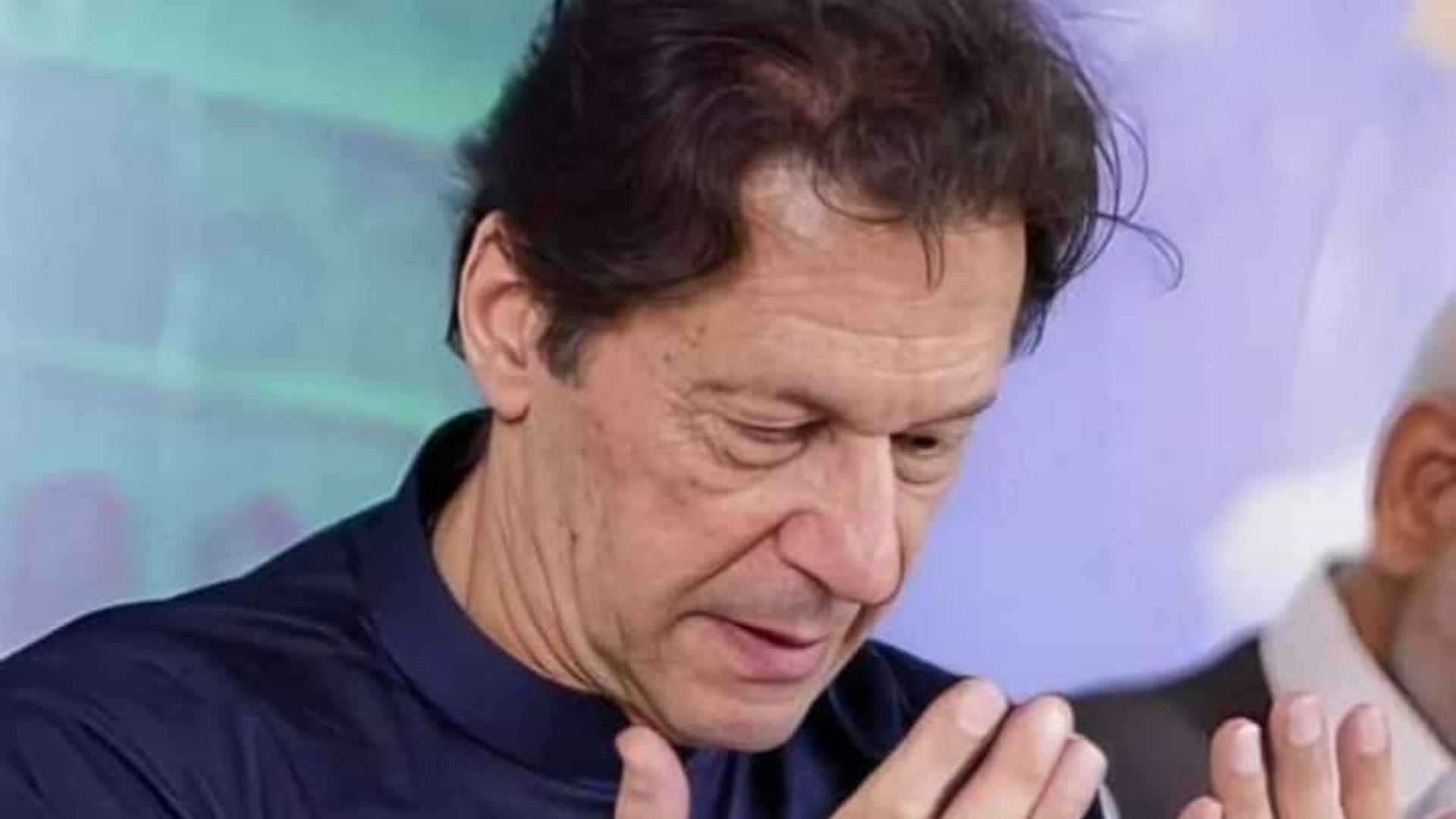 the former prime minister of pakistan imran khan came office by helicopter daily and live in luxury bunglow