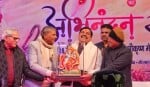 श्री कृष्ण चेतन मंच की ओर से सीएम डॉ. मोहन यादव को भगवान राधा-कृष्ण की मूर्ति भेंट की गई।