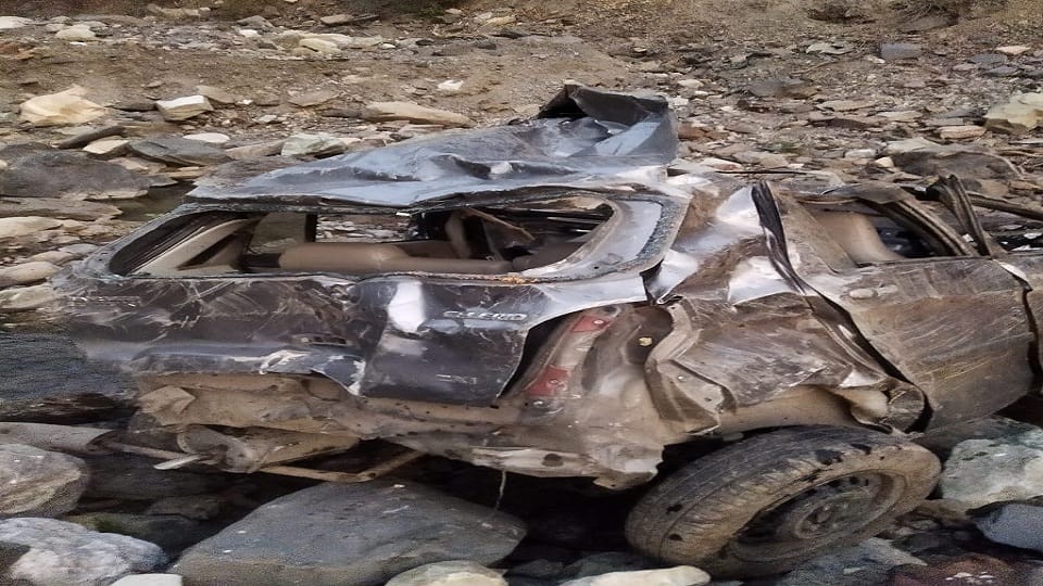 Uttarakhand News: Two people died after car fell into a Ditch in tehri