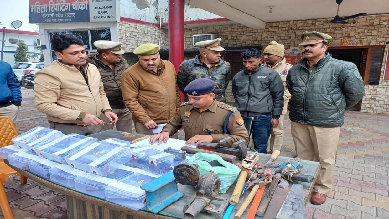 Baghpat Police exposed pistol factory and arrested one accused with 12 pistols
