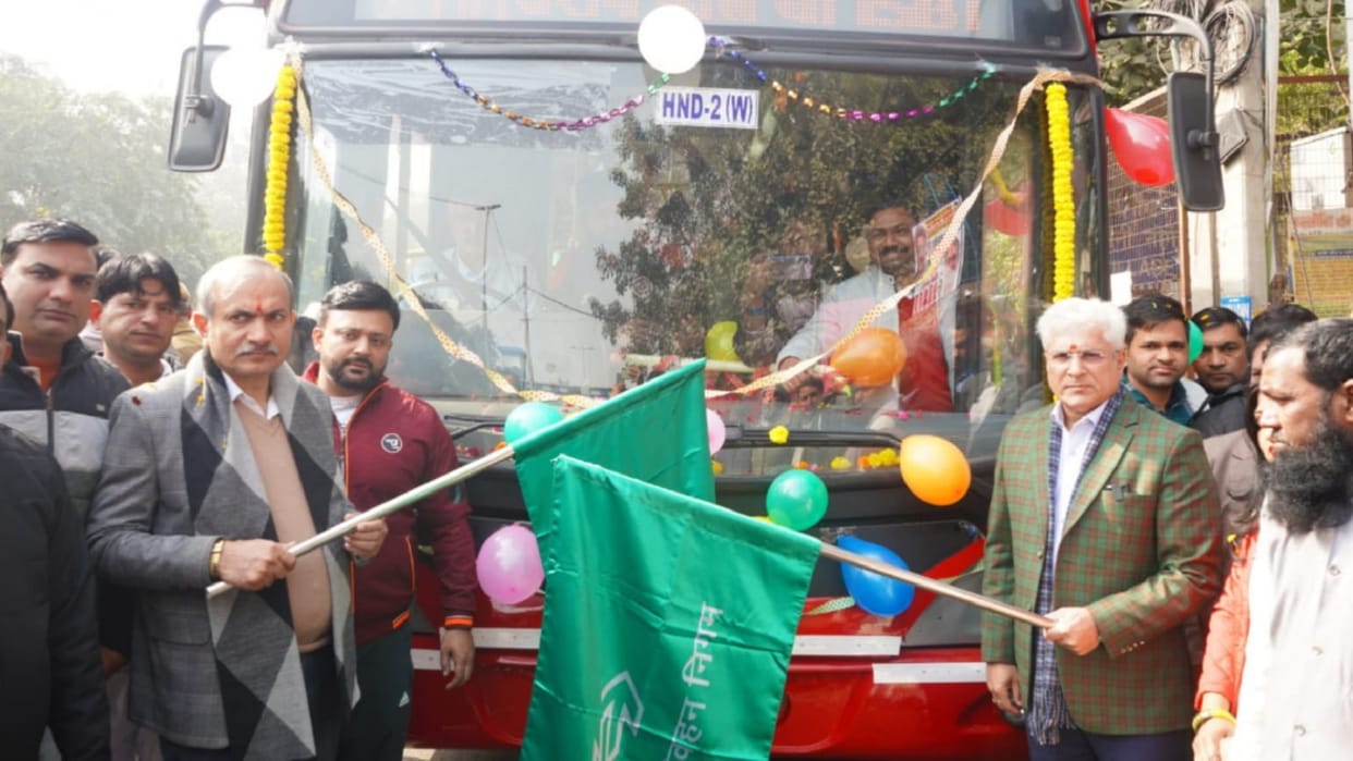 Transport Minister Kailash Gehlot inaugurated new bus route 711A in Delhi.