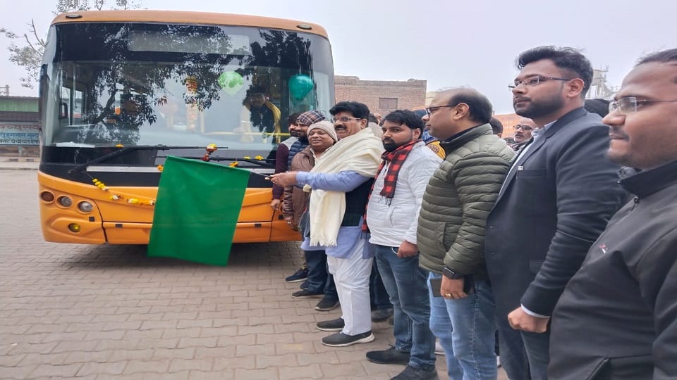 E-bus runs from Aligarh to Iglas