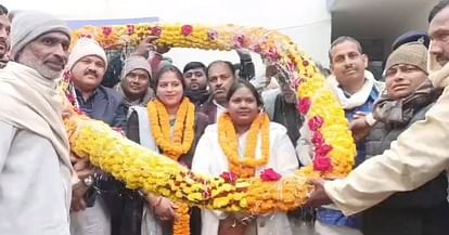 Bihar News: दोबारा कुर्सी बचाने में सफल रही जिला परिषद अध्यक्ष व उपाध्यक्ष, सदस्यों का जताया आभार District Council President and Vice President were successful in saving the chair again