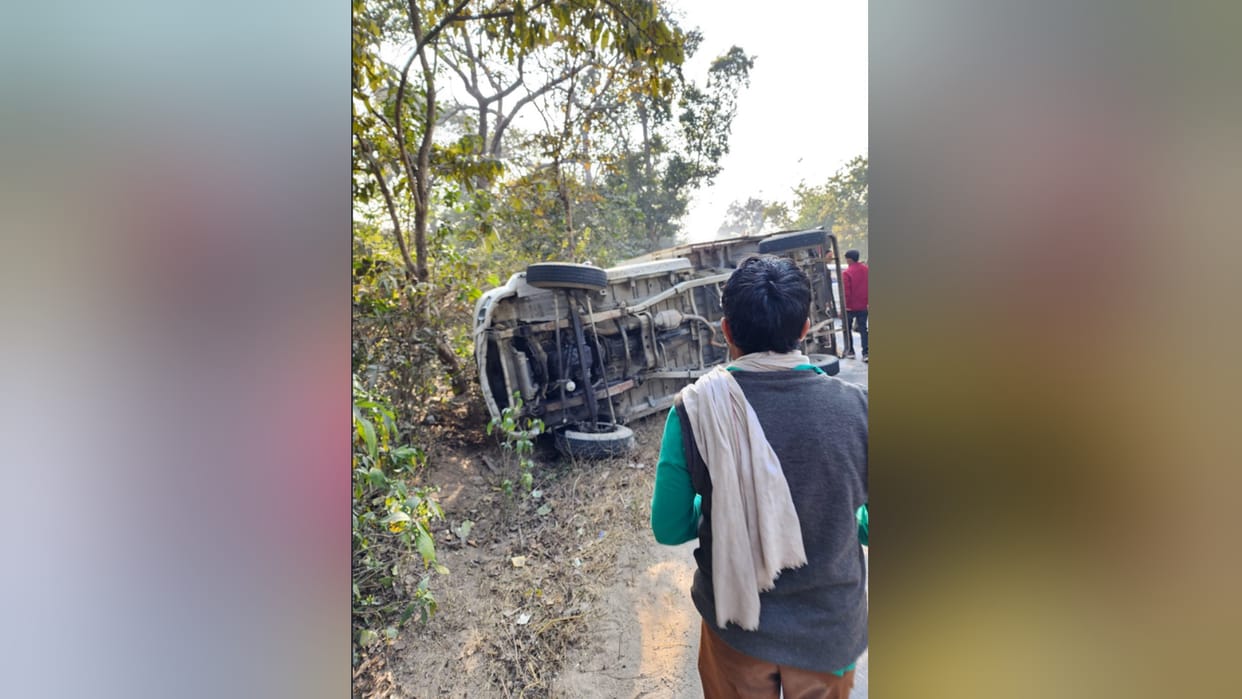 Pickup vehicle overturned on highway in Saharanpur, 7 people injured, all were going to Piran Kaliyar Sharif