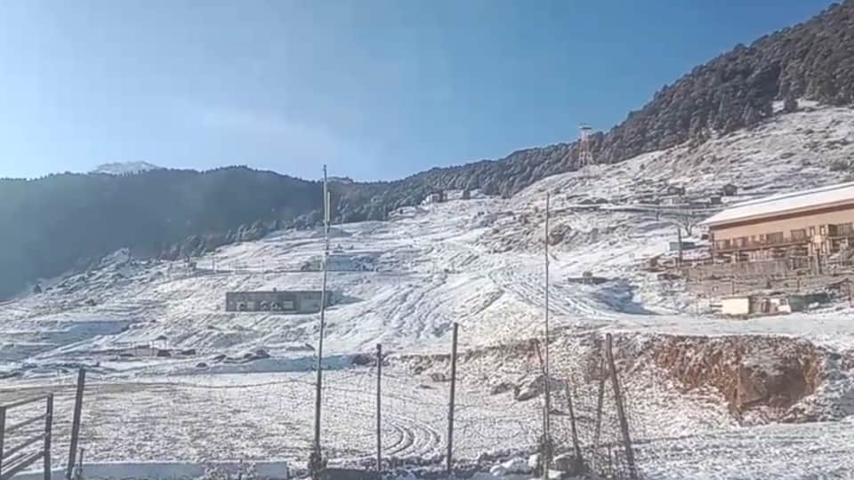 Uttarakhand Weather 2024 First Snowfall In Auli Tourist Happy to See Beautiful Visuals