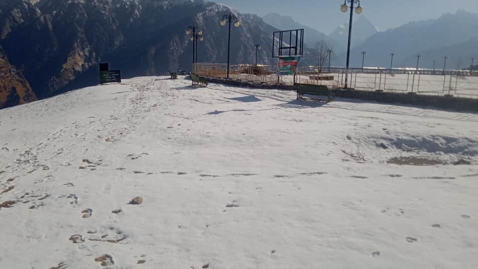 Uttarakhand Weather 2024 First Snowfall In Auli Tourist Happy to See Beautiful Visuals