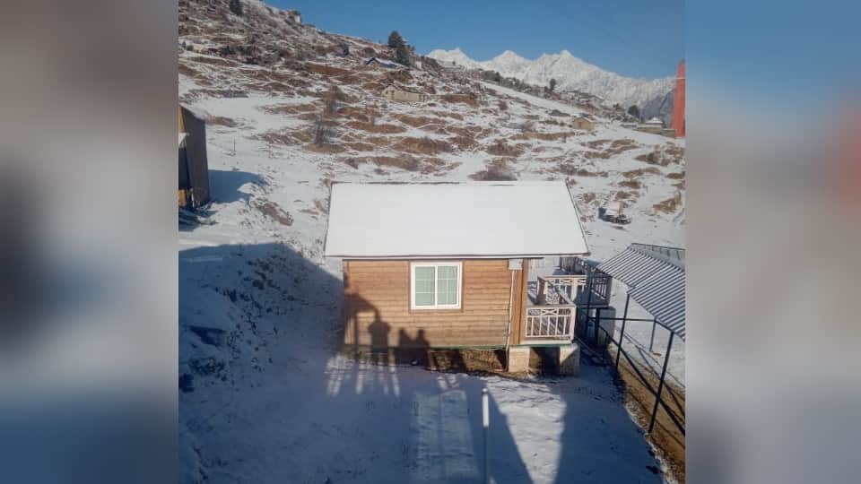 Uttarakhand Weather 2024 First Snowfall In Auli Tourist Happy to See Beautiful Visuals