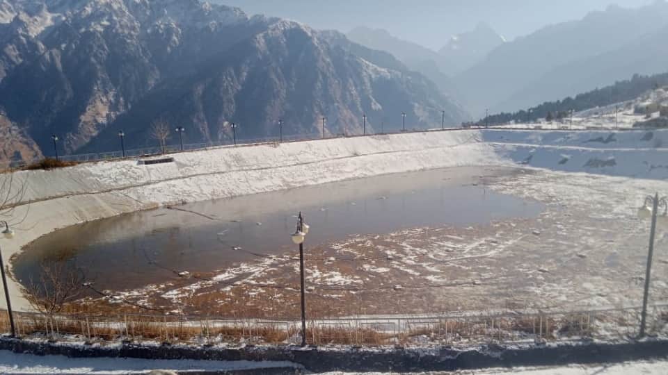Uttarakhand Weather 2024 First Snowfall In Auli Tourist Happy to See Beautiful Visuals